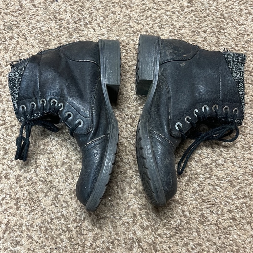 Boots - Picture 3 of 9